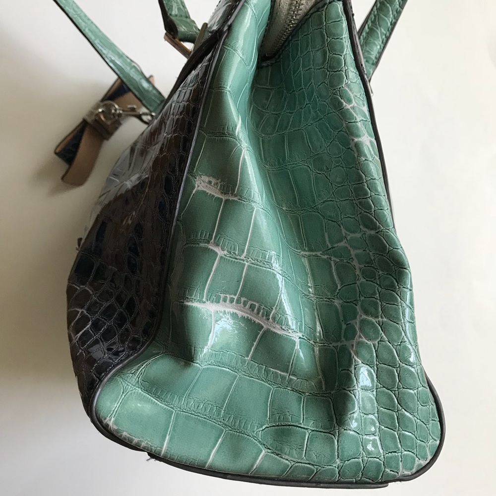 Guess Purse! - Picture 5 of 8